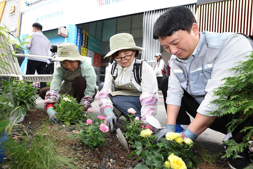 꽃으로 채워진 강남대로 ‘걷고 싶은 거리’ - 3