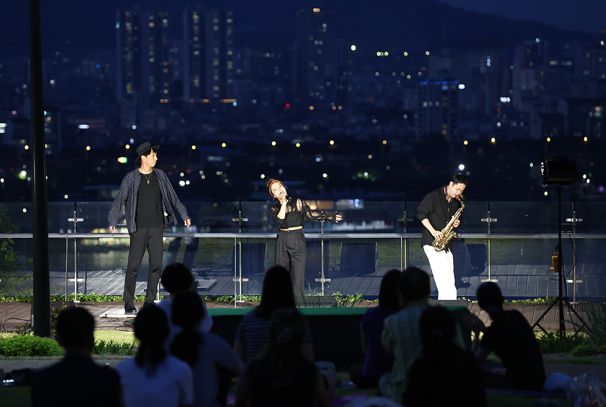 불빛 속의 작은 콘서트