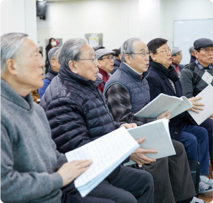  강남논현남성합창단은 오랜 인생 경험을 노래에 담아낸다는 점에 자부심이 크다.