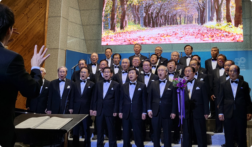 강남논현남성합창단은 많은 수상 경험과 더불어 나눔 공연을 각별하게 회상했다.