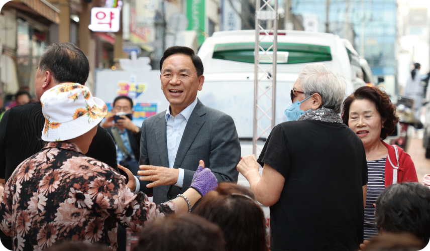 영동전통시장에서 구민들과 만나 소통
