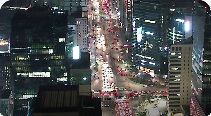 2025년 강남역 일대: 이어진 시간