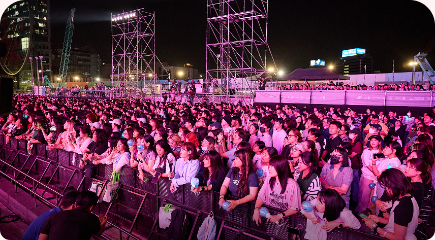 강남페스티벌 콘서트를 즐기는 시민들