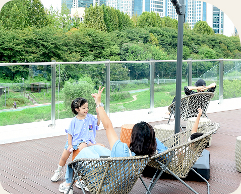 양재천 경관을 조망할 수 있는 옥상 전망대