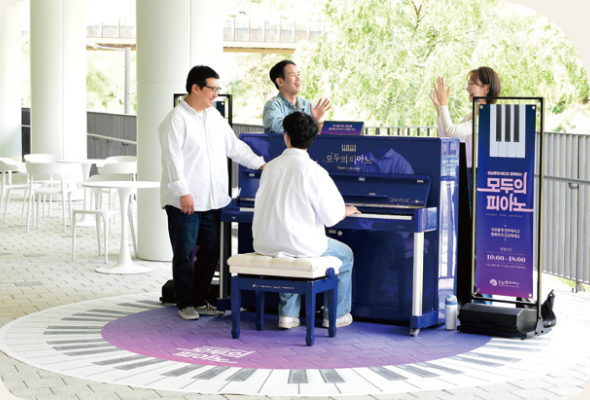 지하 1층, 누구나 자유롭게 연주할 수 있는 ‘모두의 피아노’