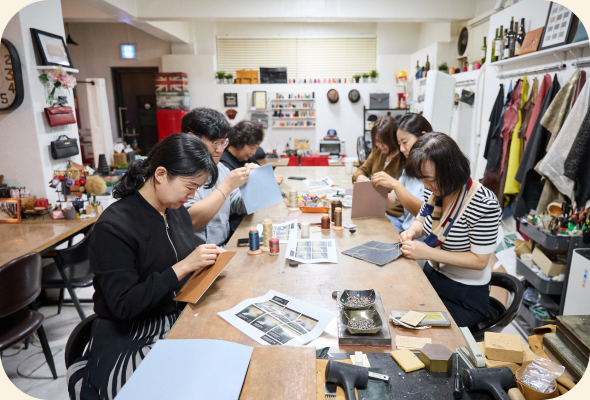 가죽 바늘 꿰기