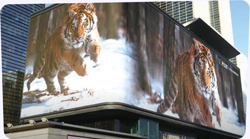 ↑ 영화 <케이팝 데몬 헌터스> 초반부 ‘골든’이 흘러나오는 씬에 등장하는 코엑스 K-POP 광장의 대형 LED 전광판