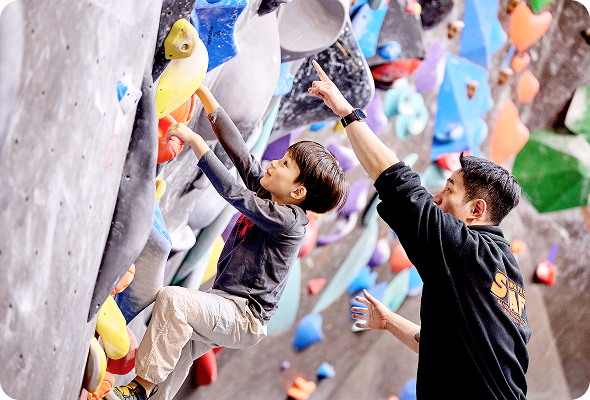 이날 구민들이 도전한 종목은 볼더링. 