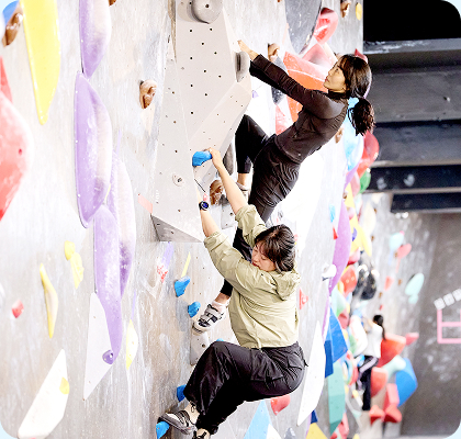 이날 구민들이 도전한 종목은 볼더링. 