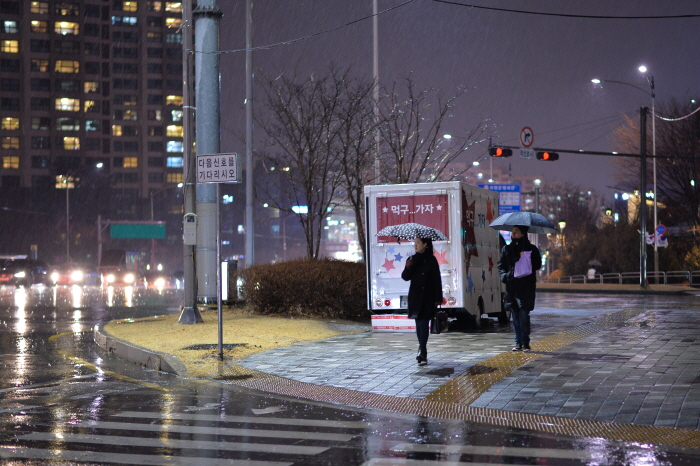 밤 9시 이후 서울시 멈춘다…독서실·마트 등 영업중단