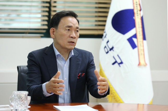 구청 집무실에서 조성명 강남구청장. ⓒ강남구청 