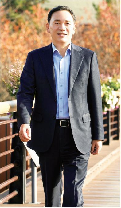 조성명 강남구청장은··· 1957년생. 연세대 행정대학원 행정학 석사. 2002년 강남구의원. 2010년 강남구의회 전반기 의장. 20대 대통령직 인수위원회 자문위원. 2022년 7월 1일 강남구청장으로 취임.