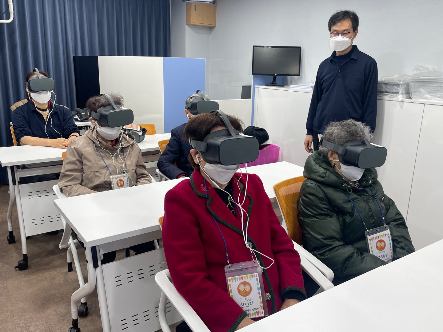 강남논현데이케어센터 어르신 VR 여행