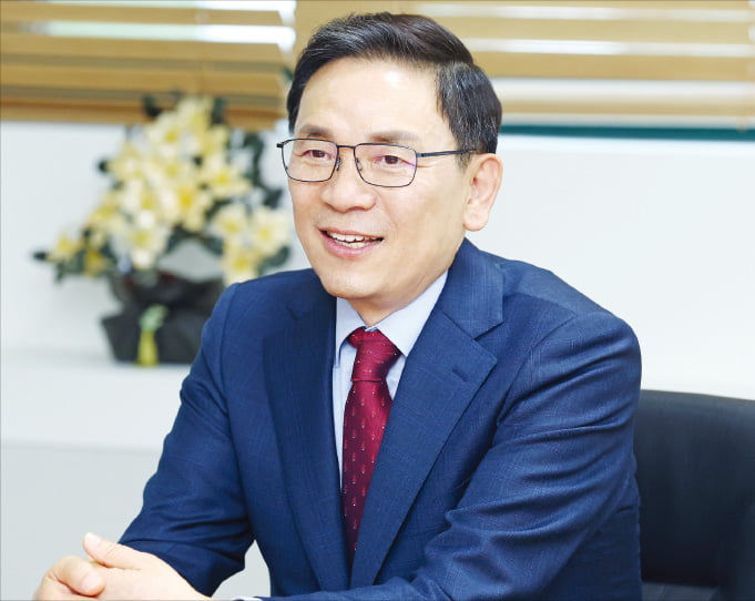 조성명 서울 강남구청장은 디지털 기술을 구정에 적극적으로 접목해 ‘스마트시티 강남’을 구현하겠다고 설명했다. 강남구 제공