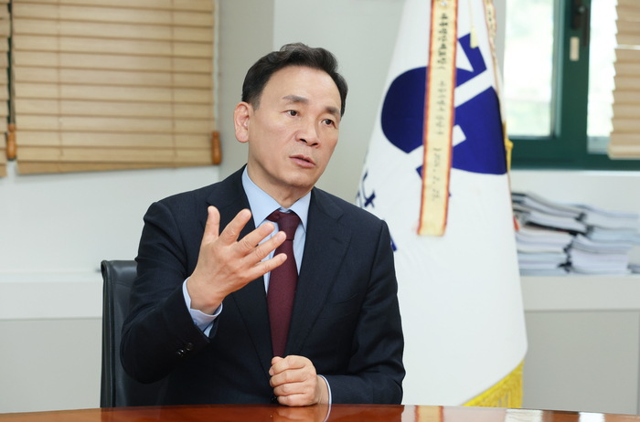 “강남구는 지난 50년간 대한민국을 선도해 온 혁신도시입니다. 미래에는 세계의 중심, 글로벌 브랜드 강남이 되도록 지금 해야 할 일을 놓치지 않고 나아가겠습니다.”