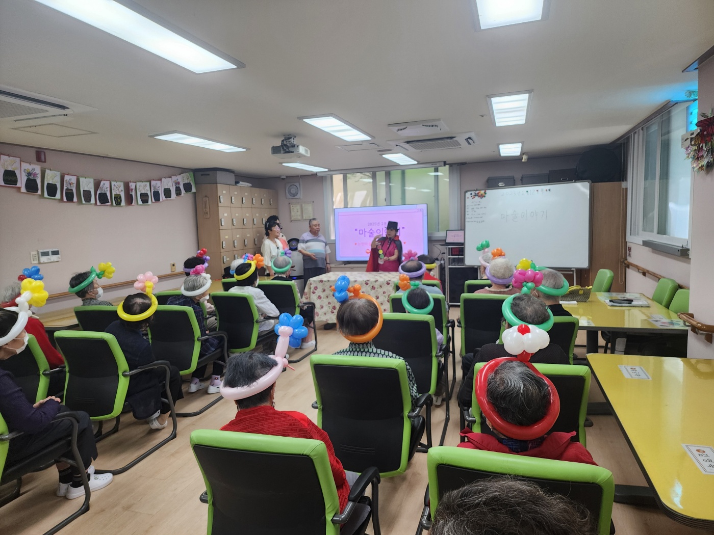 논현마술봉사단, 강남논현데이케어센터에서 찾아가는 나눔공연 펼쳐        