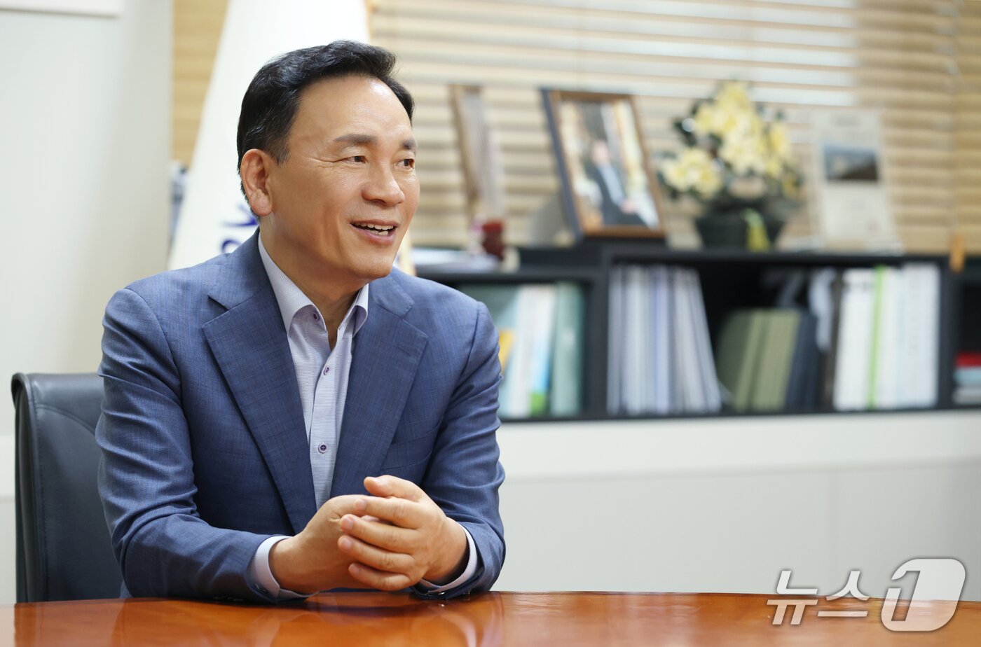 조성명 강남구청장이 강남구청 집무실에서 뉴스1과 인터뷰를 하고 있다.