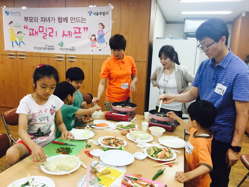 3-4)강남구센터_5월_패밀리셰프_롯데&지역주민 사진4.jpg