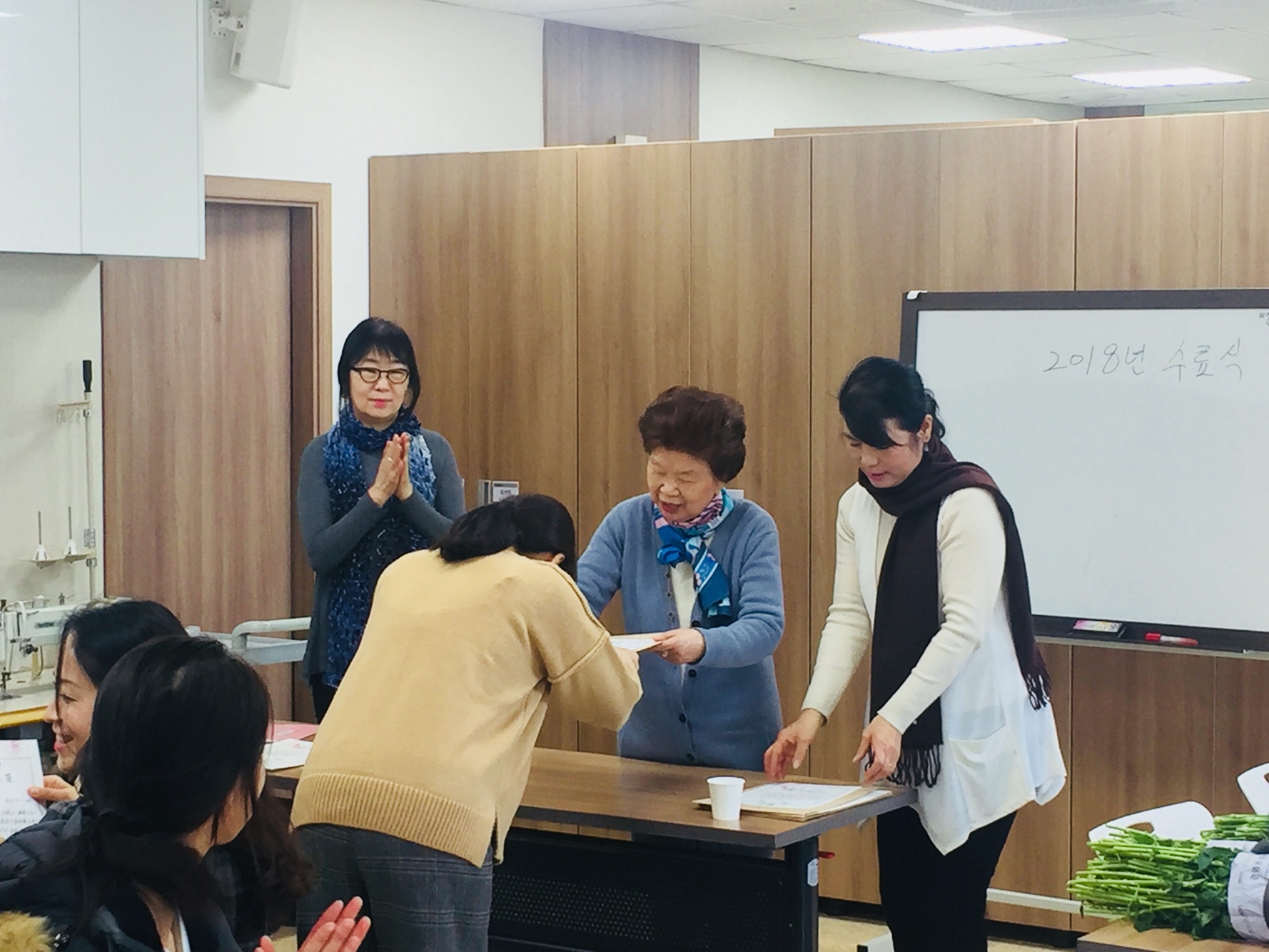 다문화가정 결혼이주여성 꽃꽂이교실 수료식