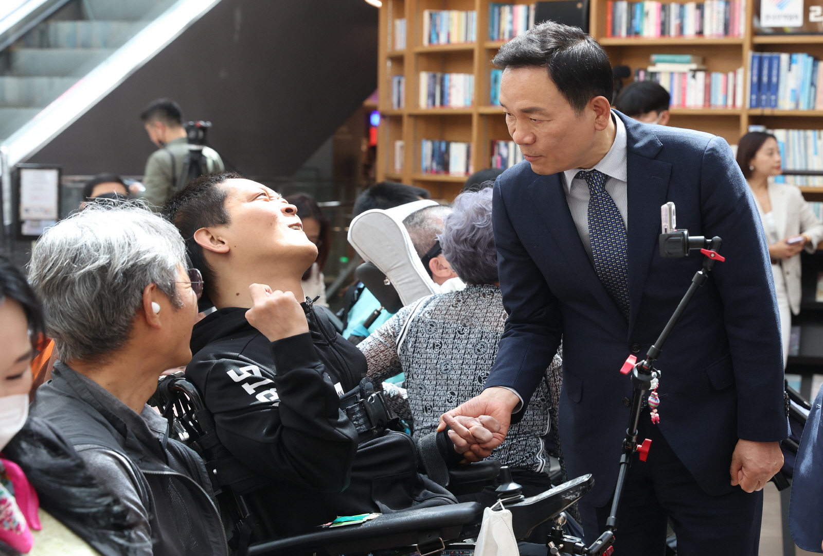 ‘누워서 보는 콘서트’ 관람