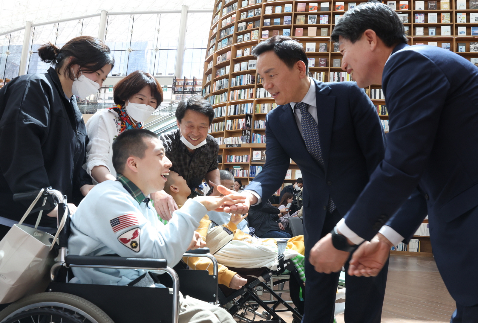 ‘누워서 보는 콘서트’ 관람