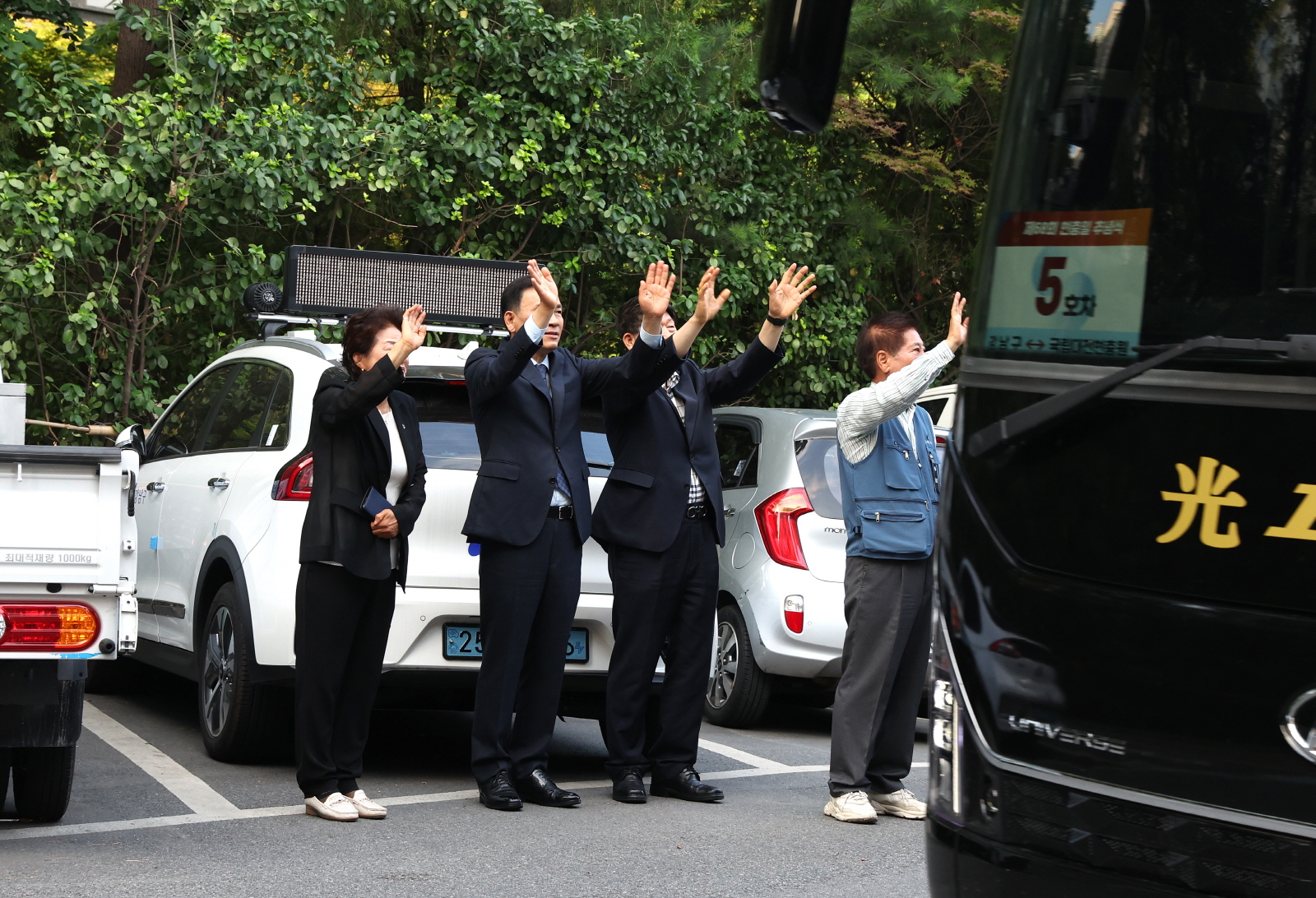 현충일 추념식 참배 유가족 환송