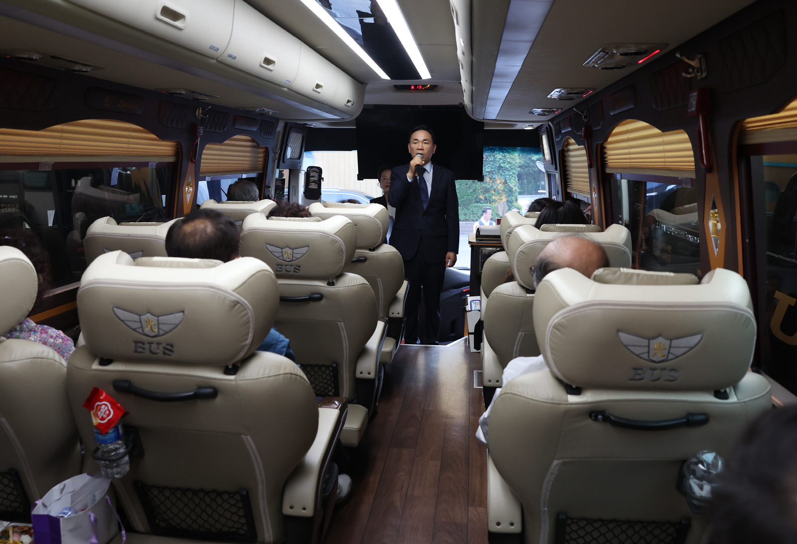 현충일 추념식 참배 유가족 환송