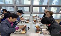경로식당 노인의날 맞이 식사 제공