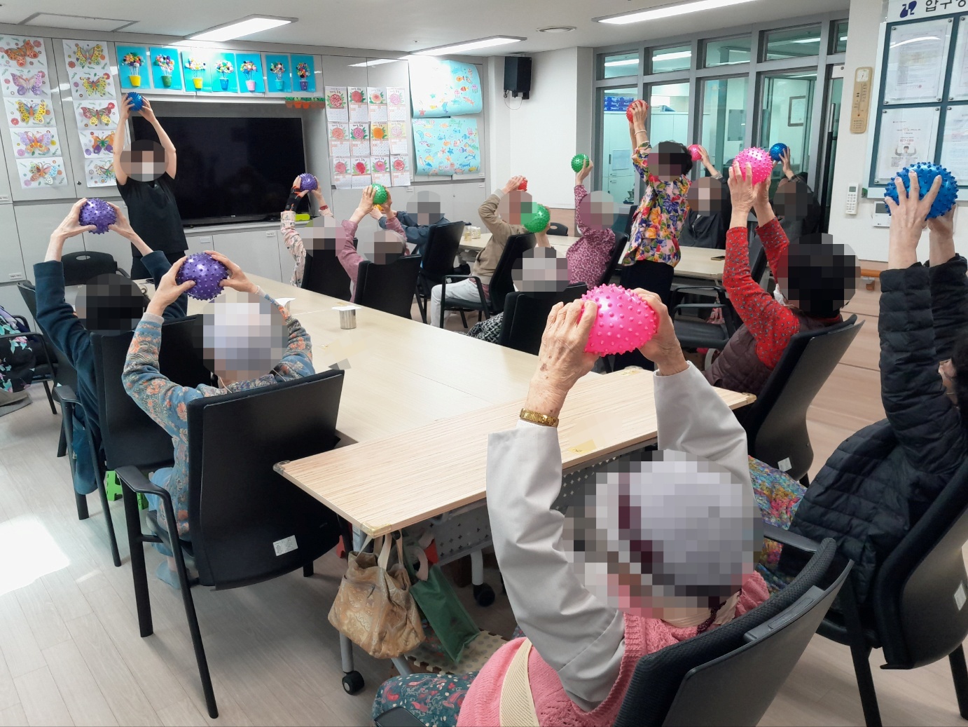 4.30 웃음치료.jpg