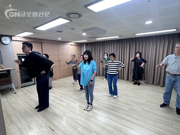 [복지] 경계성 장애를 가지고 있는 김호준 댄스 강사 준비 3년만에 드디어 멋진 선생님이 됐습니다.