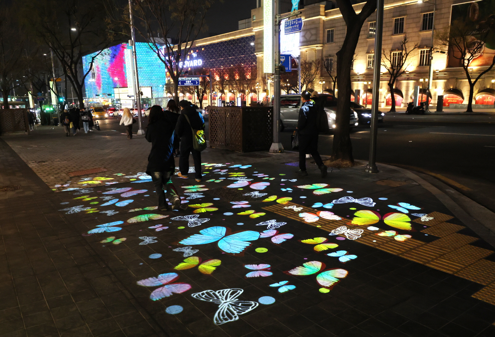 보석처럼 빛나는 ‘청담동 빛의 거리’