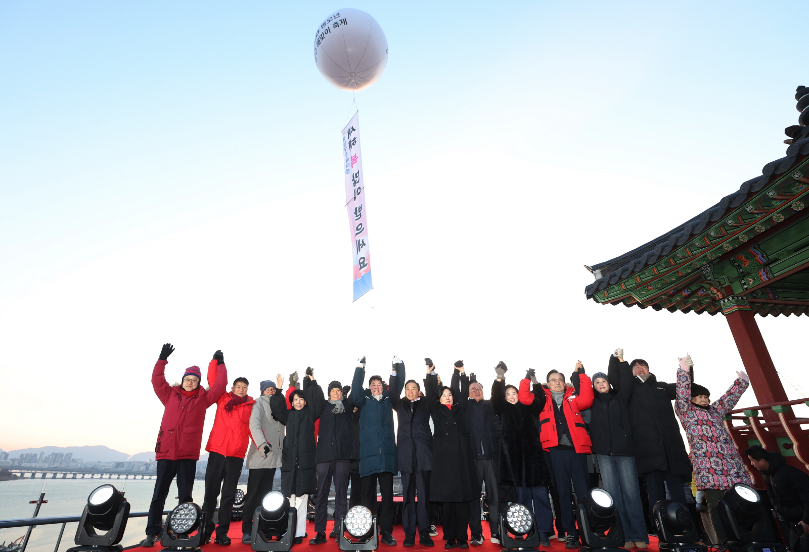 병오년을 밝히는 일출