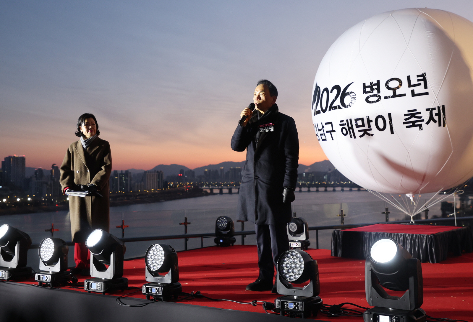 병오년을 밝히는 일출