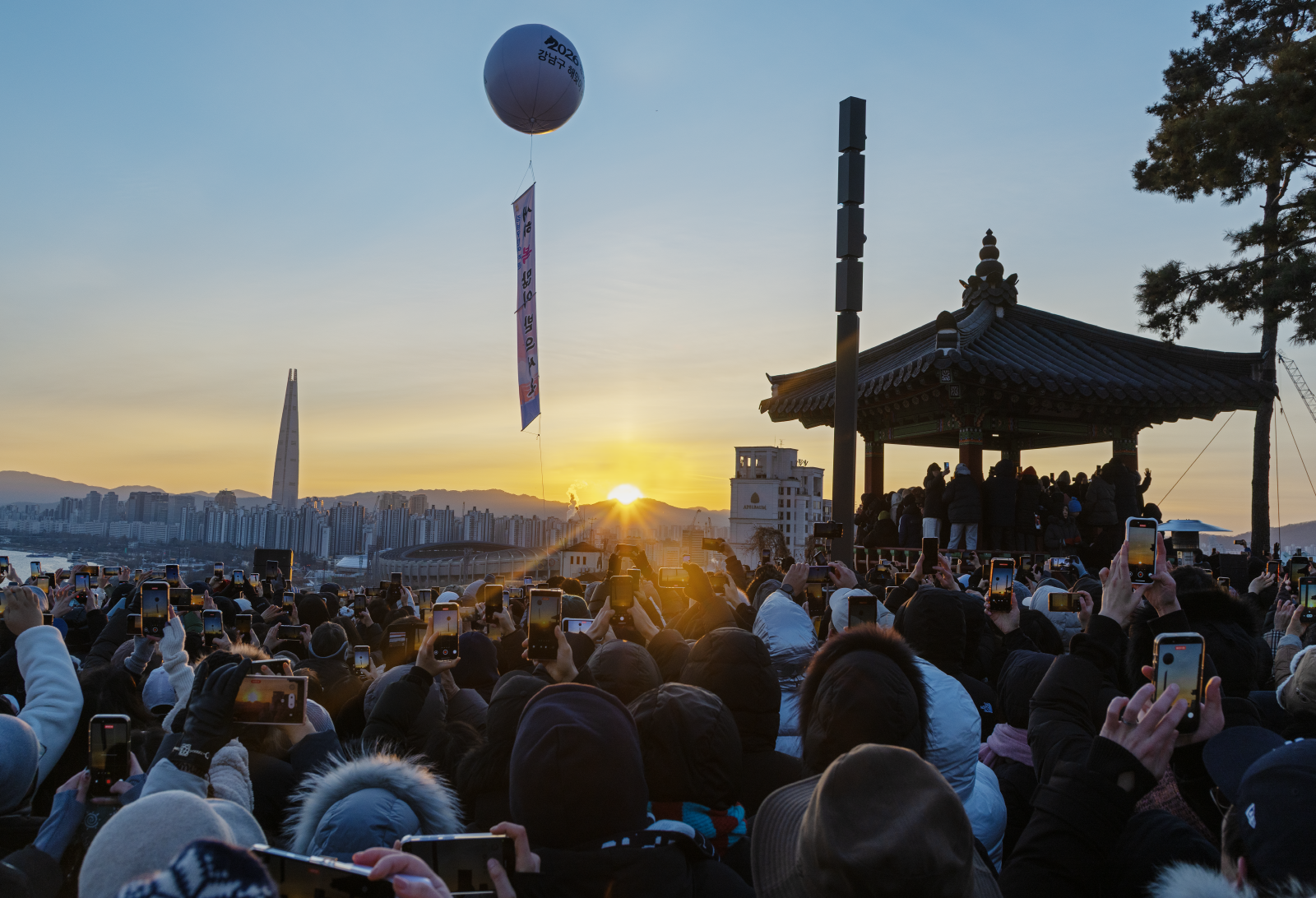 병오년을 밝히는 일출