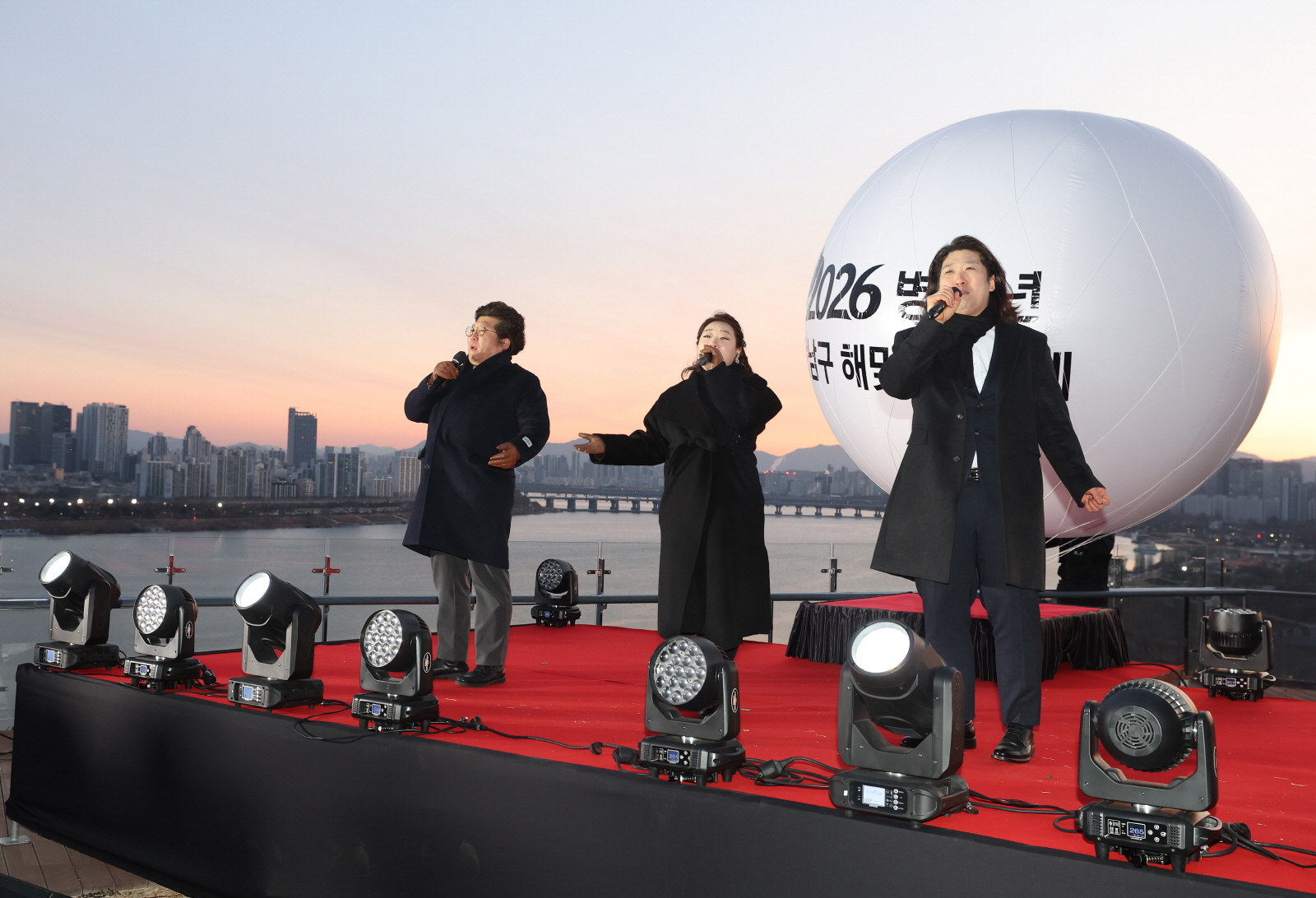 병오년을 밝히는 일출