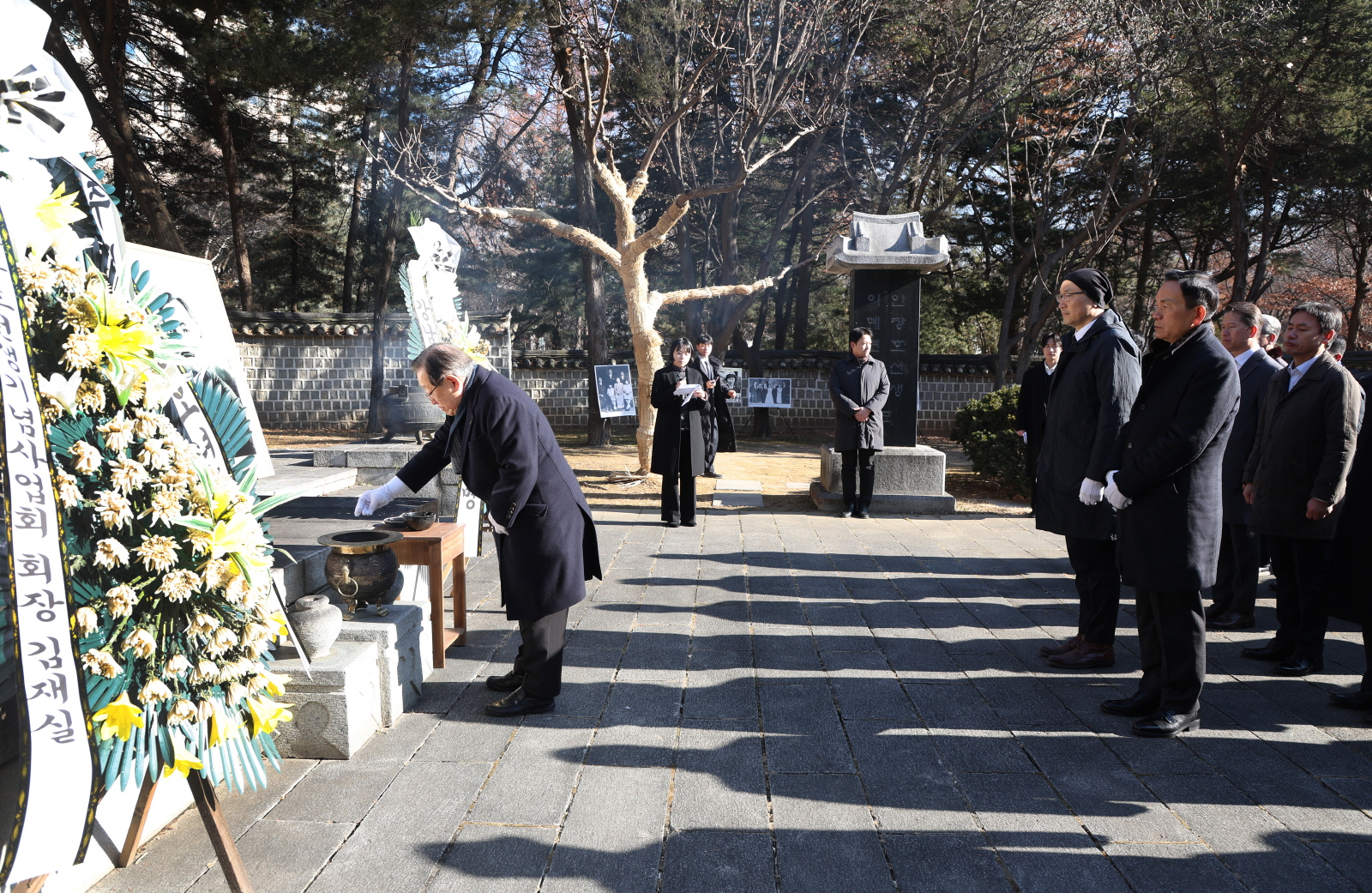 도산 안창호 선생 묘역 참배