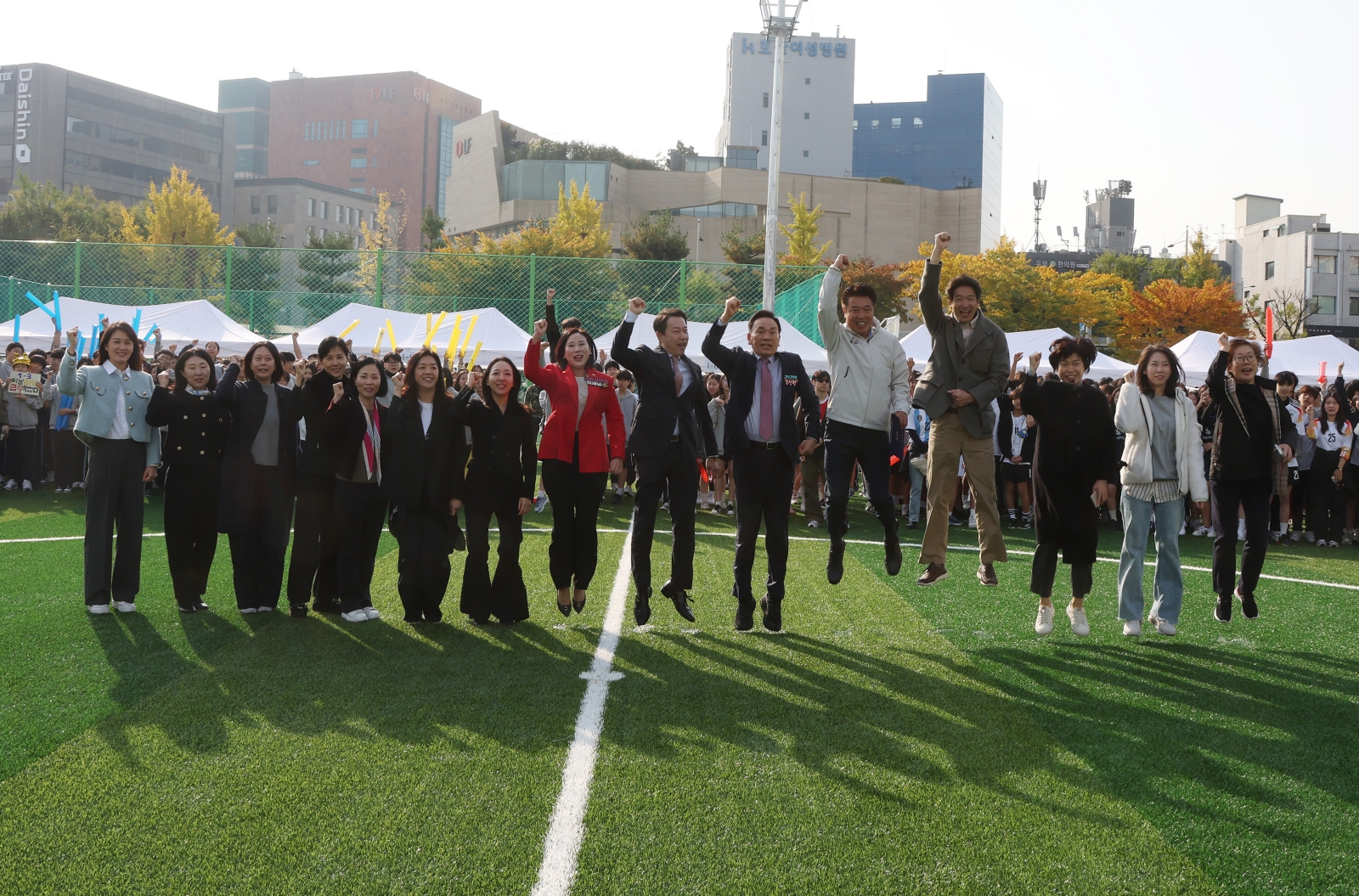 압구정중, 인조잔디구장 개장