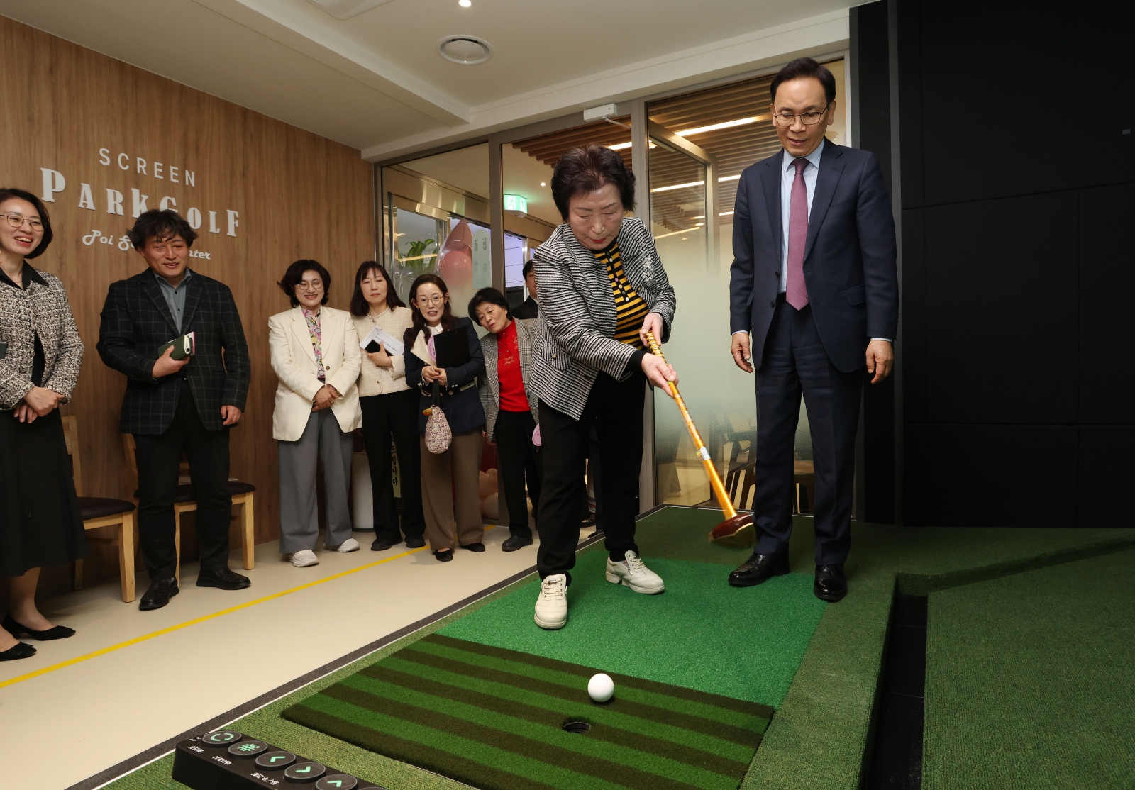 포이시니어센터 개관