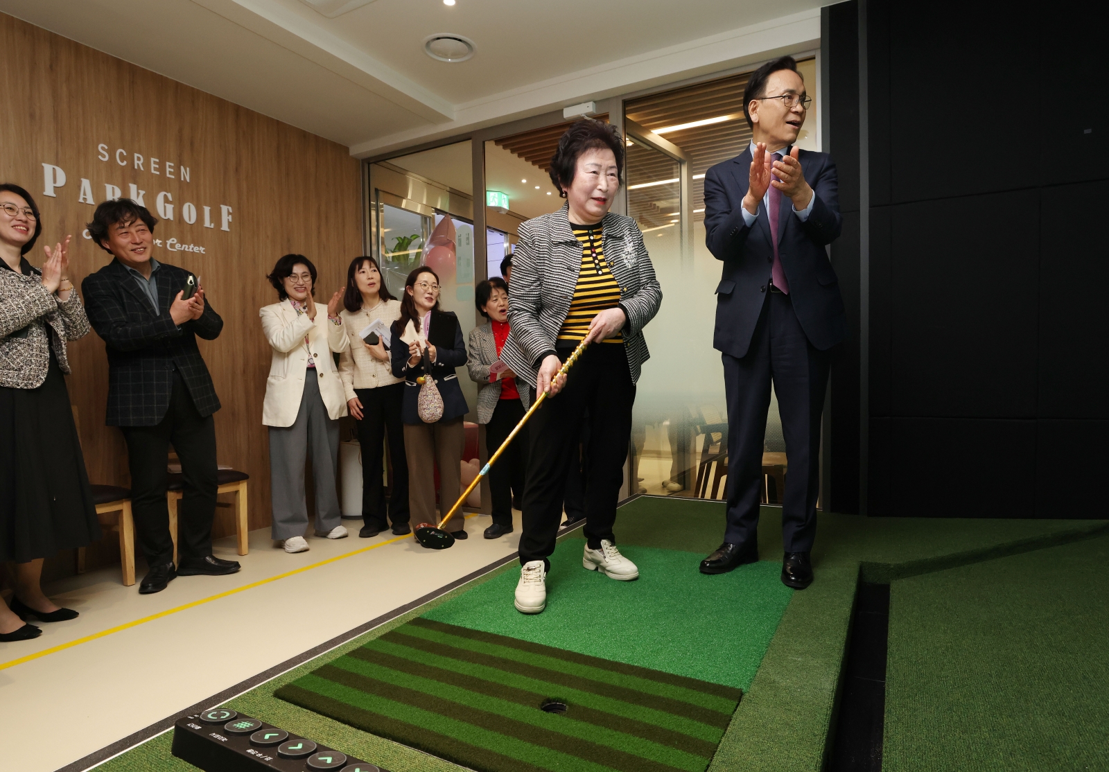 포이시니어센터 개관