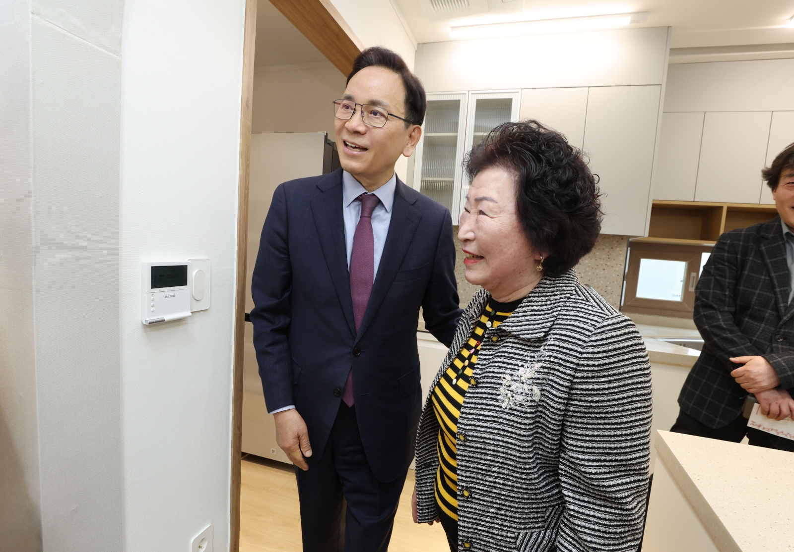 포이시니어센터 개관