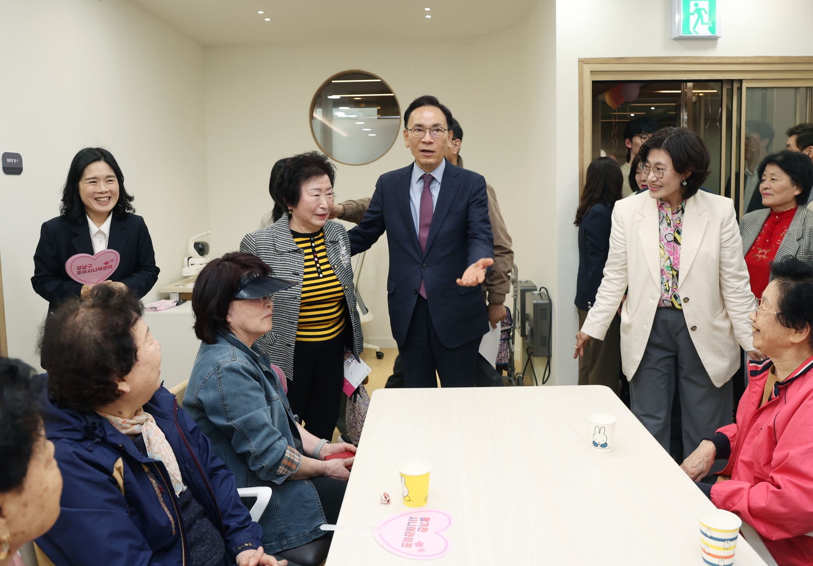 포이시니어센터 개관