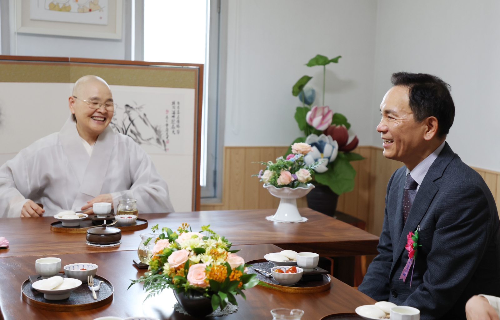 ‘부처님오신날’...봉축 행사 참석