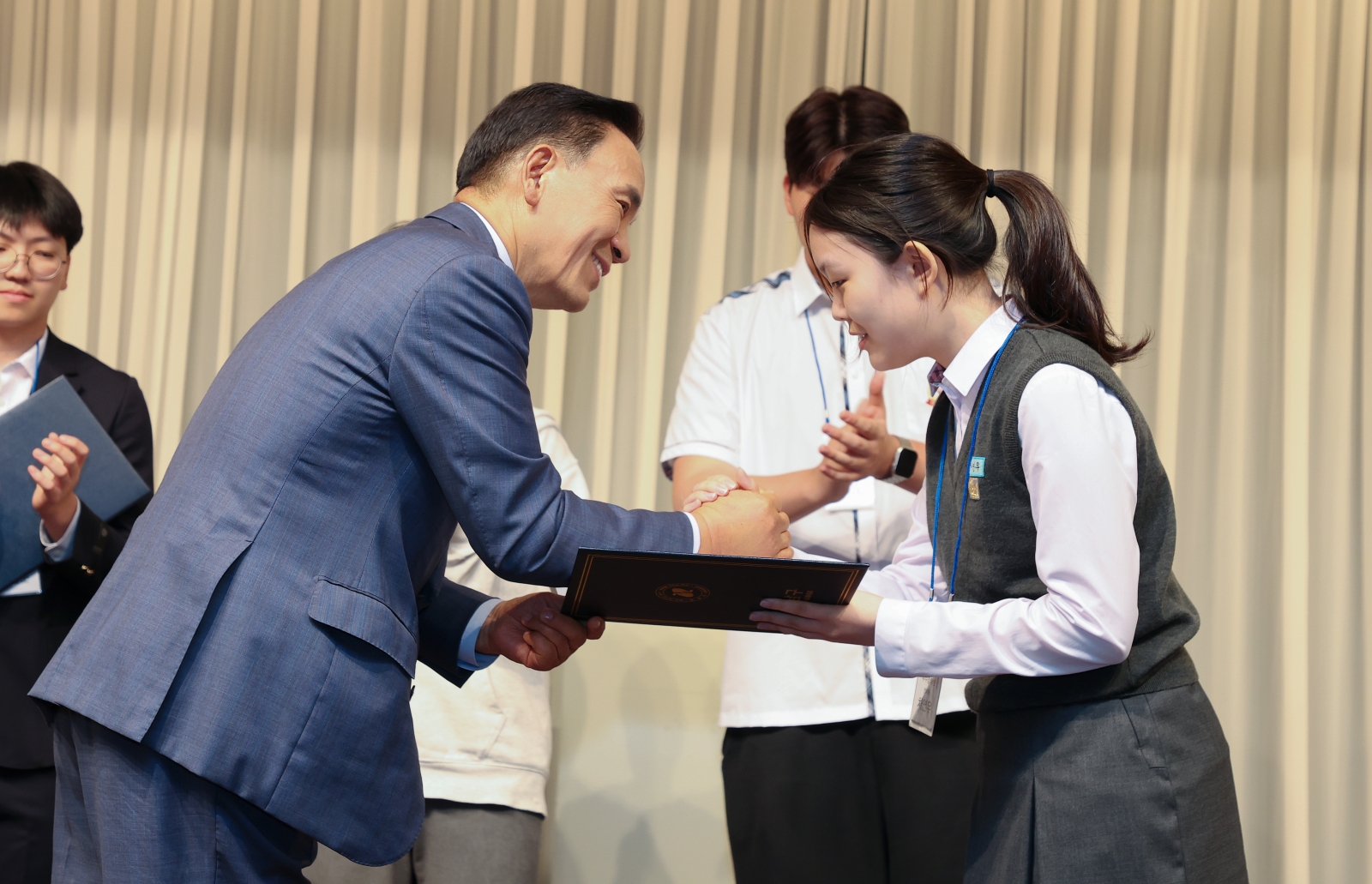 모범청소년 표창 및 장학금 전달