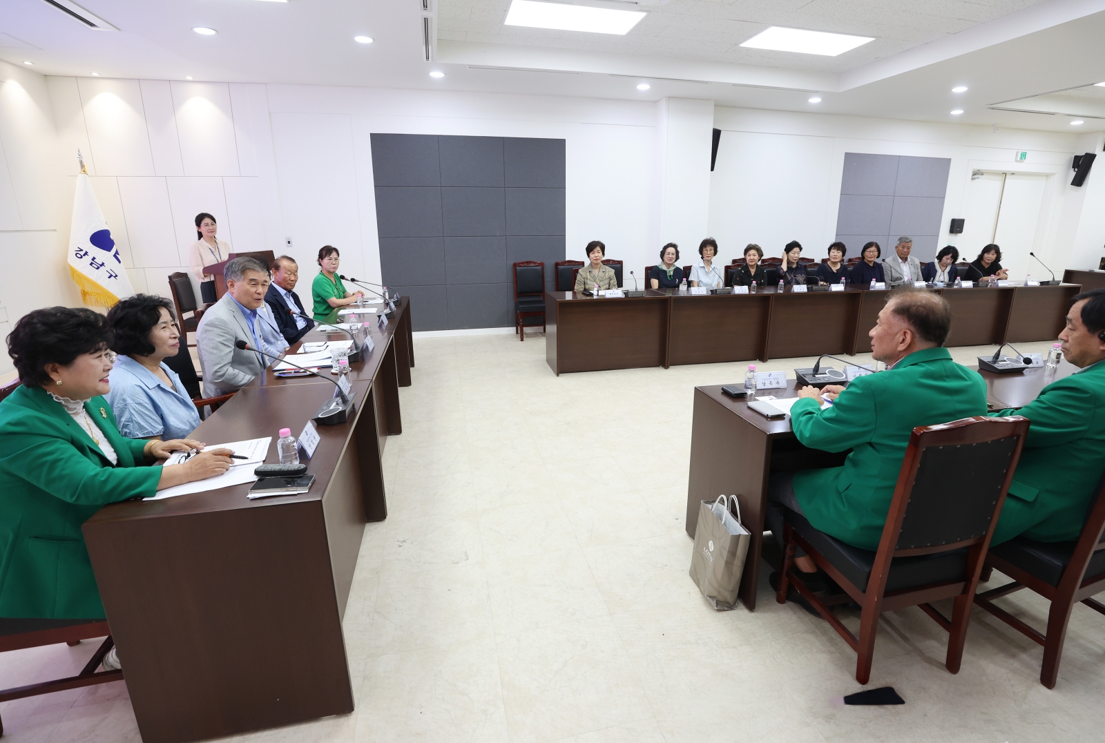 주민대표 만나 현안 청취