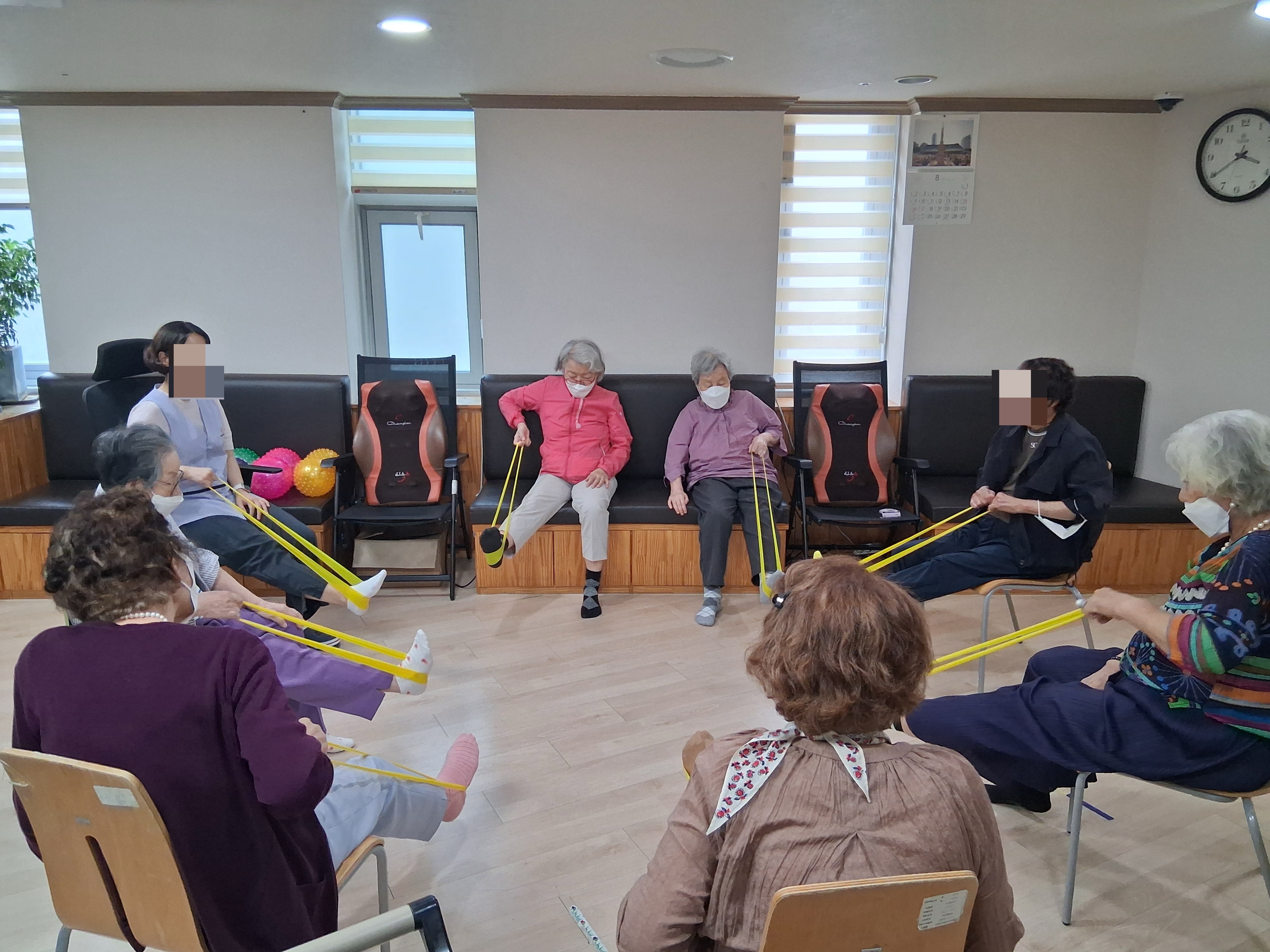 4. 소그룹 신체 작업치료(2).jpg