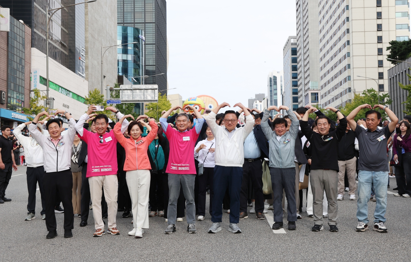 ‘2026 강남페스티벌’ 시작 알리는 그랜드 퍼레이드