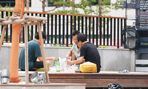 늘어나는 &#39;강남역 노숙자&#39; … “노숙할 사람 따로 있는 건 아니다” | MEMEWE GANGNAM 강남구청 &gt; 뉴스룸 &gt; 강남이슈